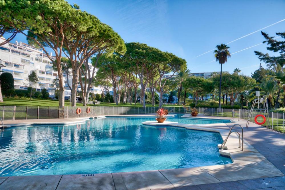 Playas Del Duque, Puerto Banus, Golf .Playa Y Compras Apartment Marbella Exterior photo